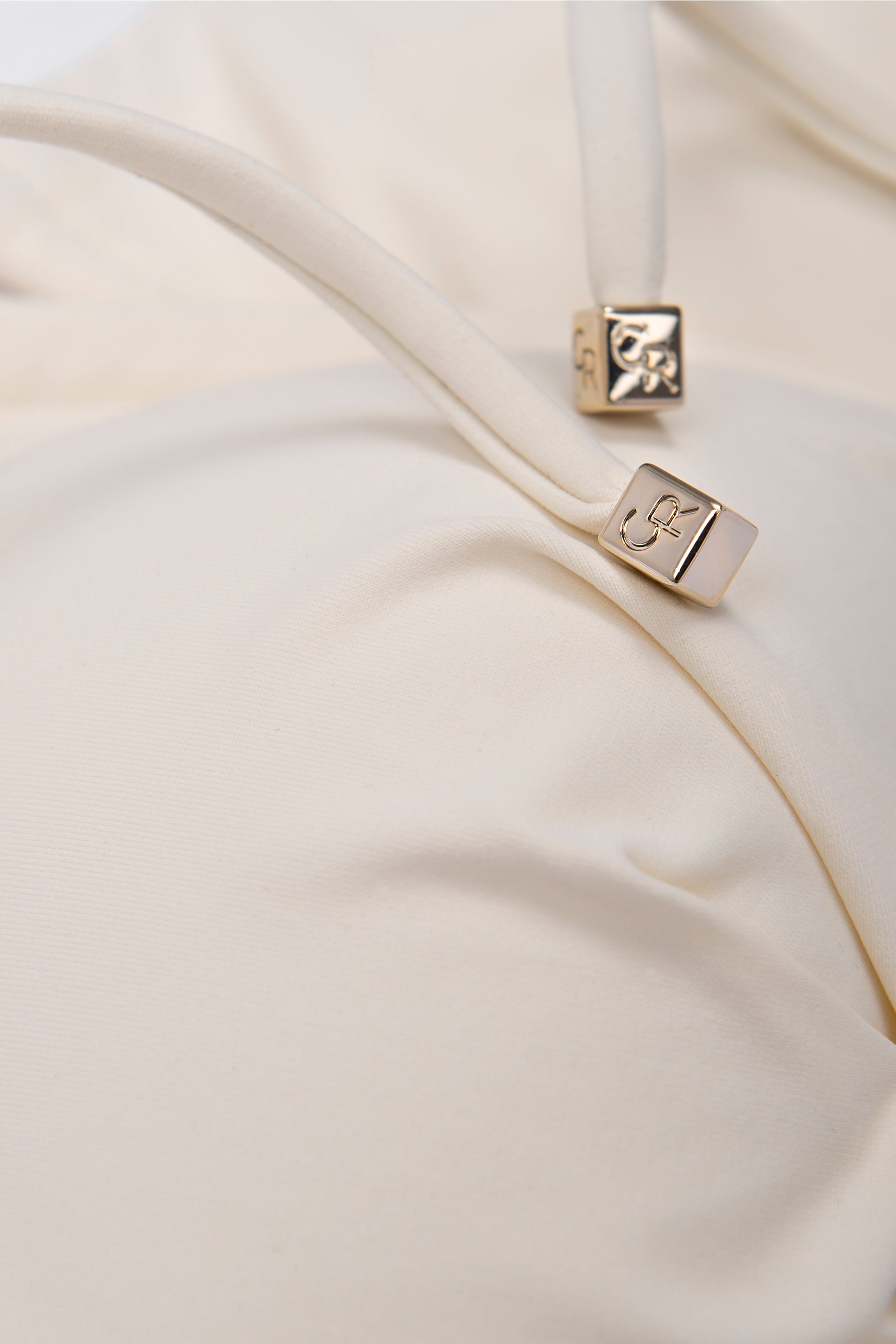 TOP - The Front Tie Triangle - Ivory