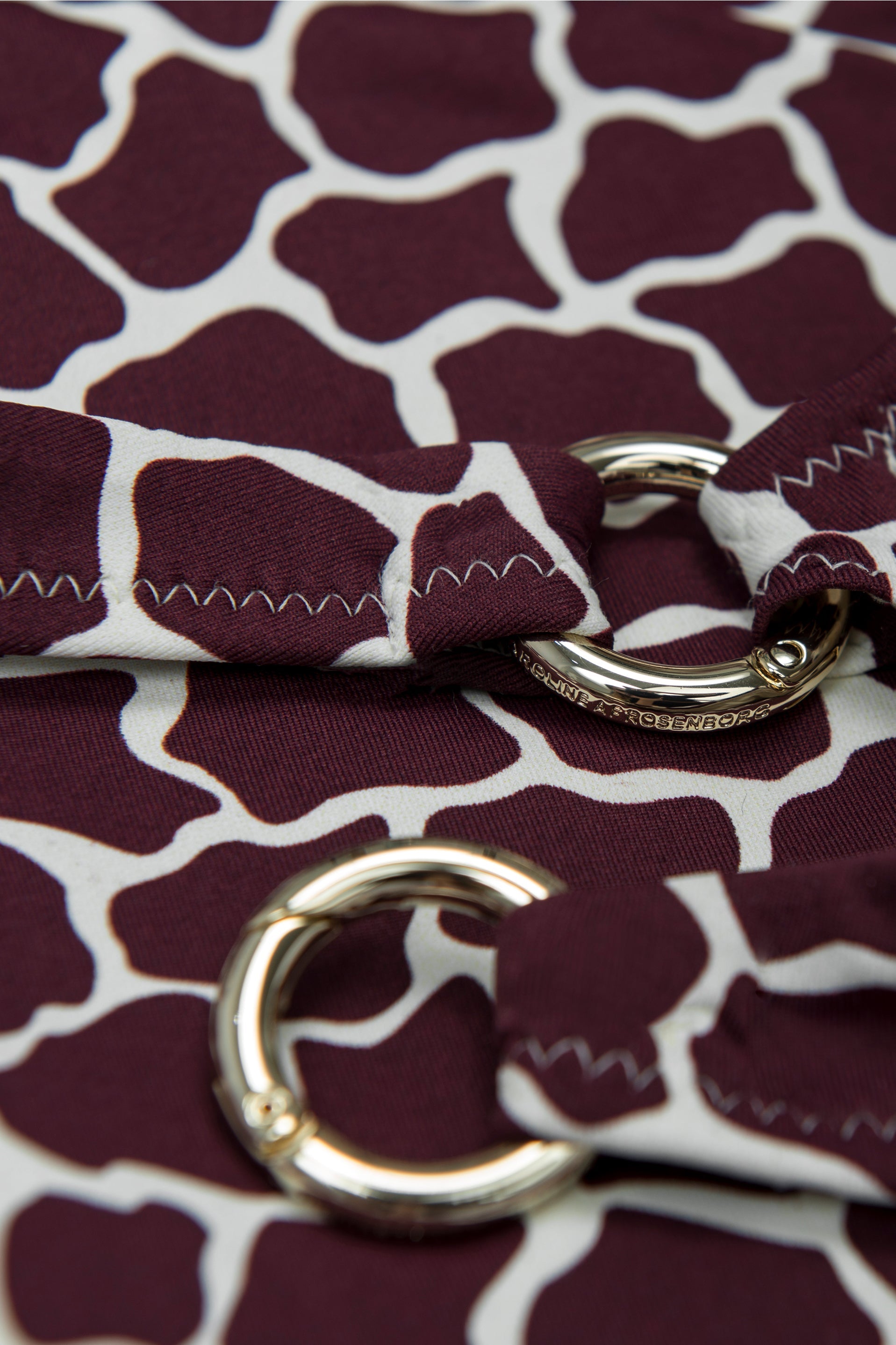 TOP - The Soft Halter-neck - Bordeaux Giraffe Print
